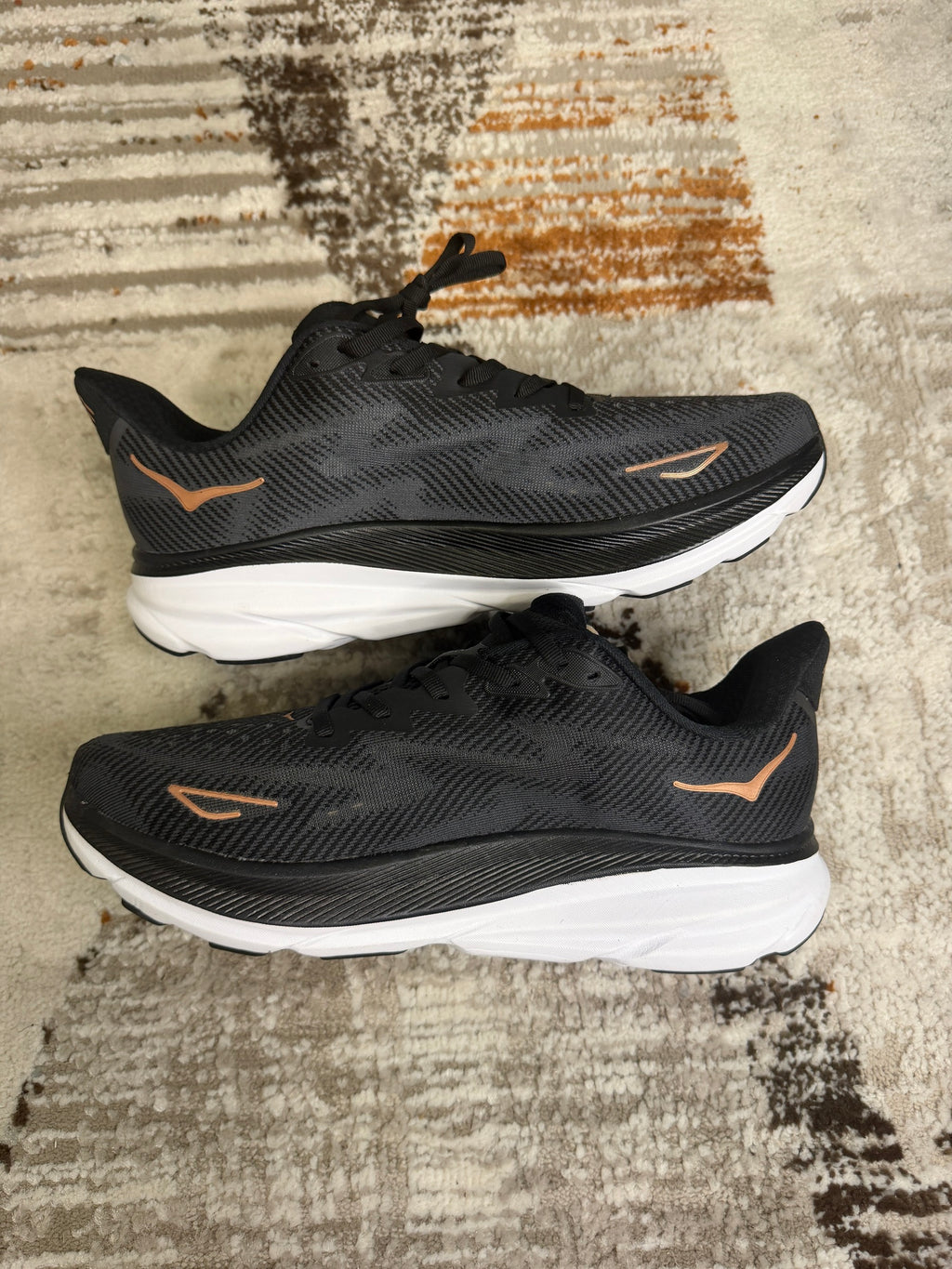 Hoka Clifton 9 Trainers UK9 - Black & Orange - Brand New