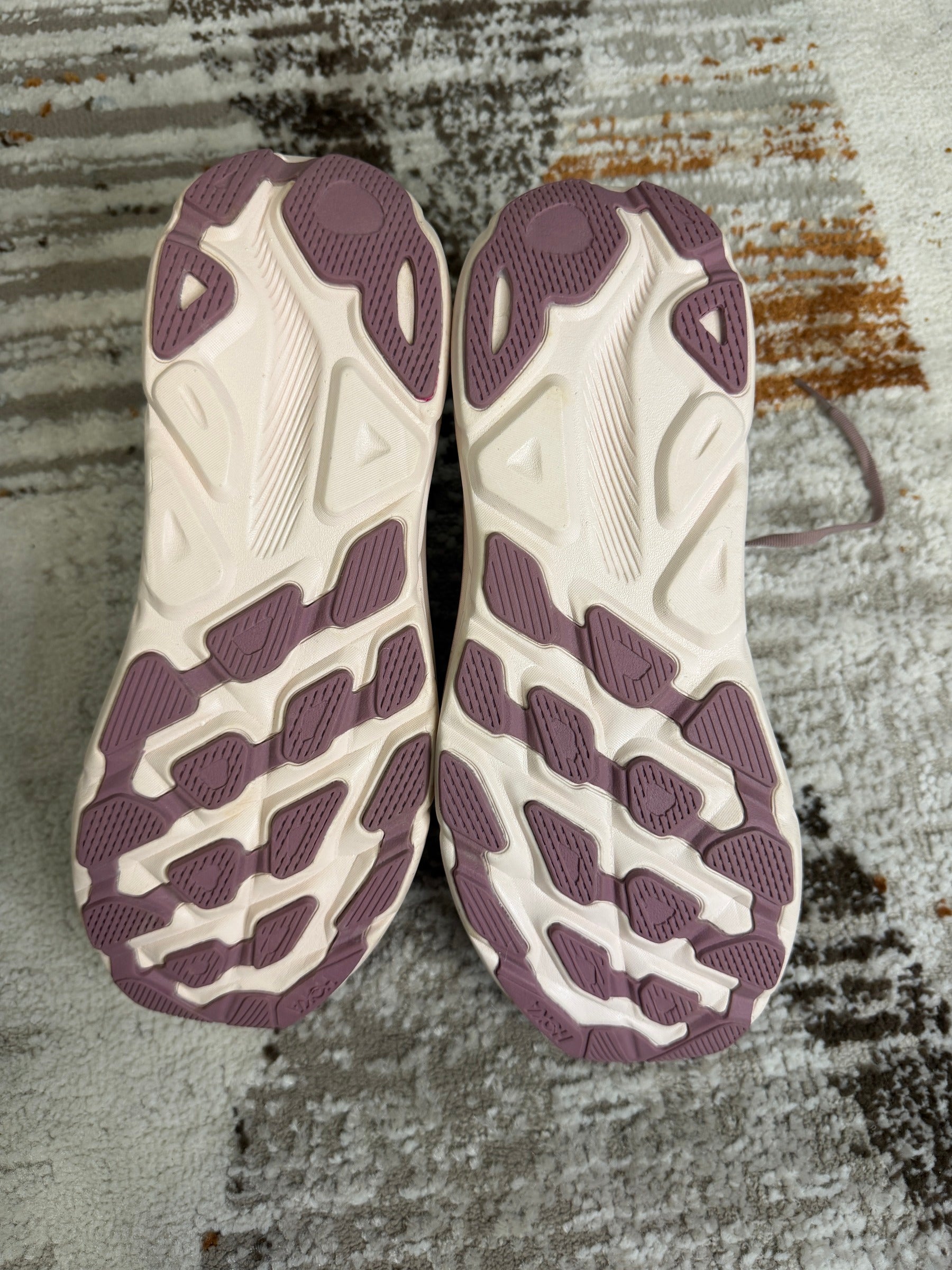Hoka Clifton 9 Trainers UK9.5 - Pink - Brand New