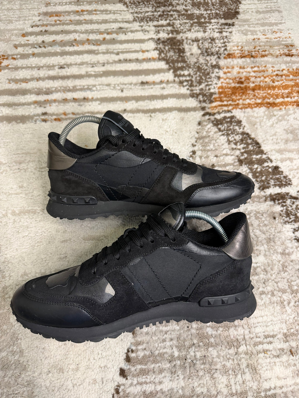 Valentino Garavani Trainers UK7 (EU41) - Black & Gold