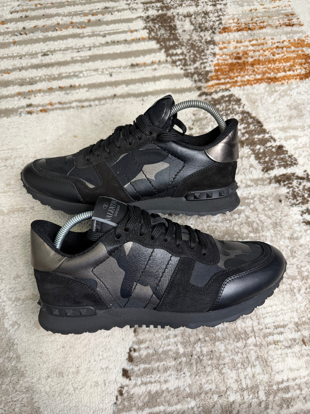 Valentino Garavani Trainers UK7 (EU41) - Black & Gold