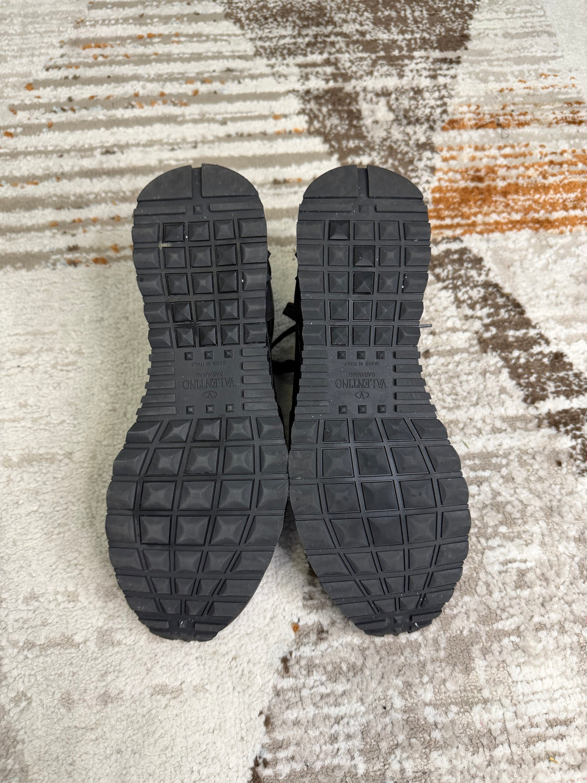 Valentino Garavani Trainers UK7 (EU41) - Black & Gold